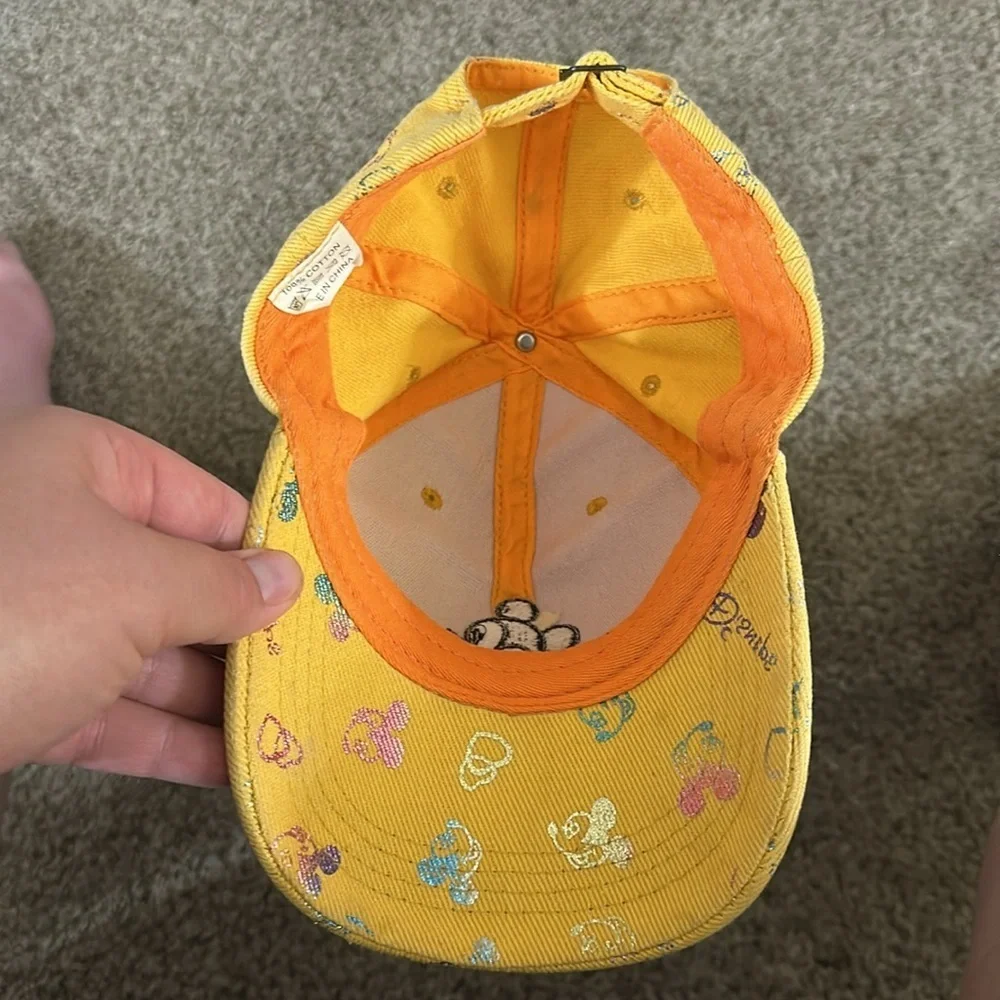 Disney hat and reversible Disney bucket hat. - Picture 5 of 13